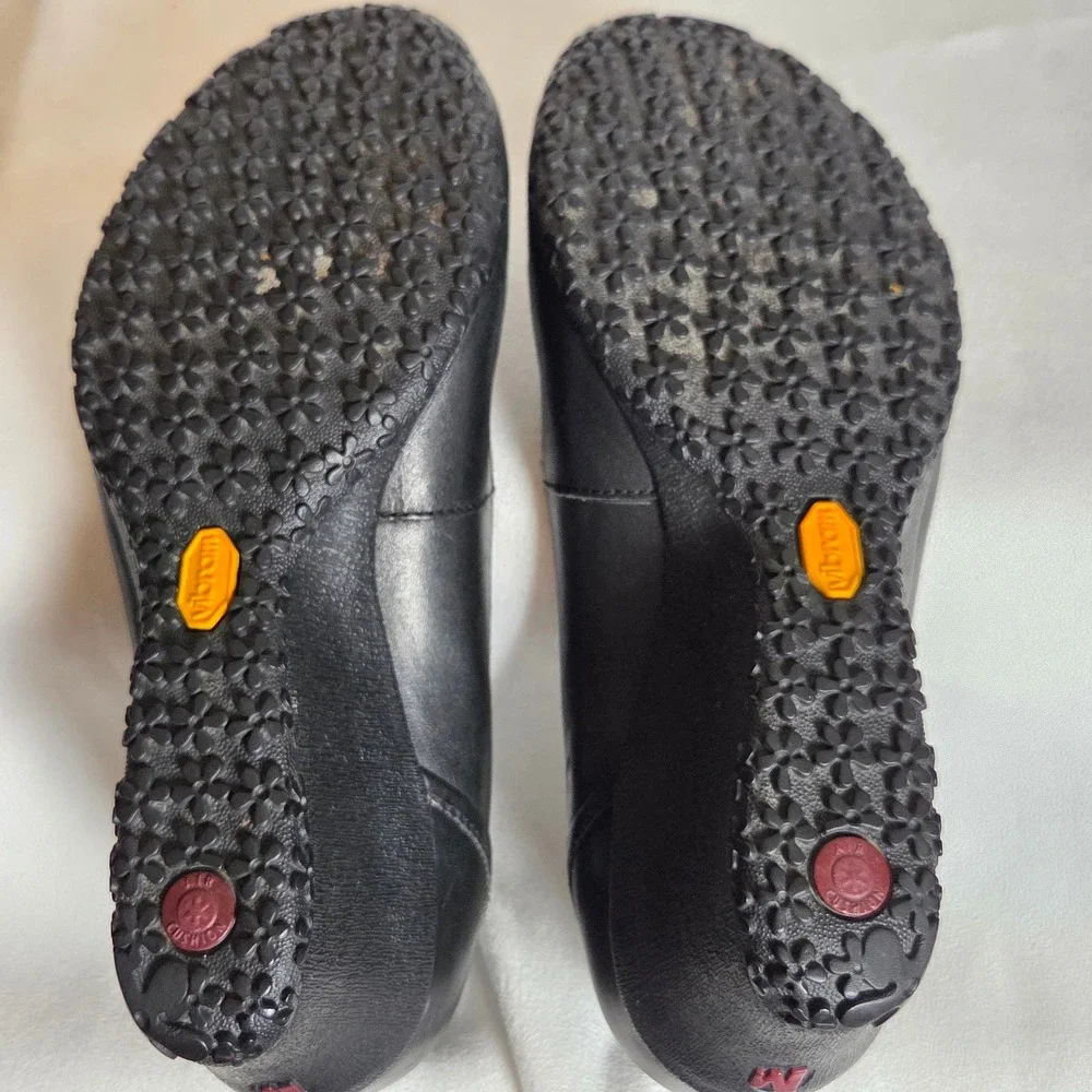 Merrell petunia black